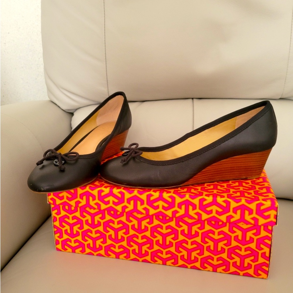Tory Burch Chelsea wedge shoe